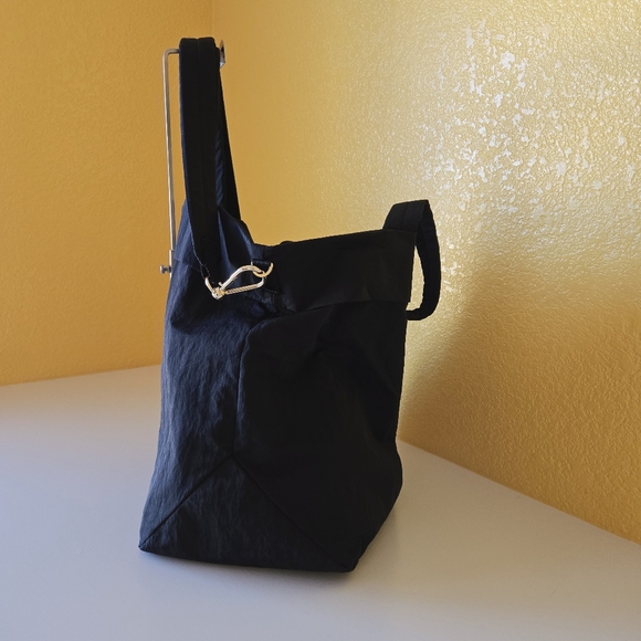 Lululemon On My Level 2.0 Water Repellent 30L Black Gold Gym Yoga Tote Bag - Picture 5 of 16